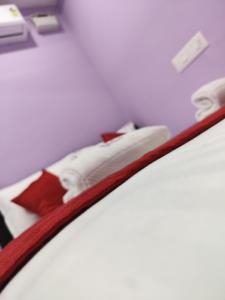 Postel nebo postele na pokoji v ubytování Nila Residency Rameswaram