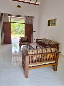 Ruang duduk di Sakun villa