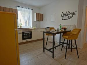 Η κουζίνα ή μικρή κουζίνα στο Hogulu - 3 - RAUM - App 26 mit Balkon in der Nähe der Jahrtausendbrücke