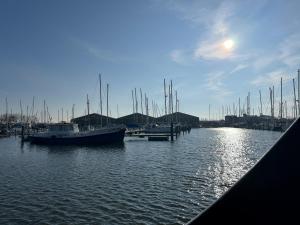 Un paisaje natural cerca del barco