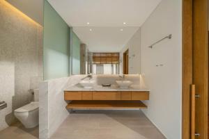Ένα ή περισσότερα κρεβάτια σε δωμάτιο στο Villa Khuôn Viên Biển