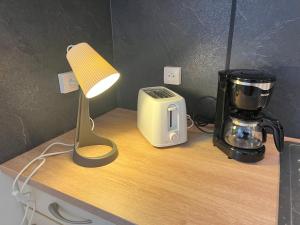 Facilități de preparat ceai și cafea la Loft calme sur la rivière avec parking