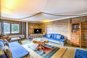 Televízia a/alebo spoločenská miestnosť v ubytovaní Résidence Le Roselend - maeva Home - Appartement 3 Pièces 6 Personnes - Sélection MAE-2977