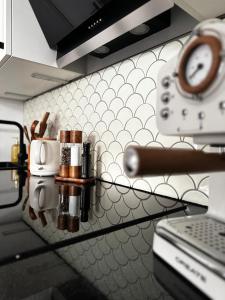a counter with bottles on a shelf in a kitchen at Posthaus Kloster Zinna in Jüterbog