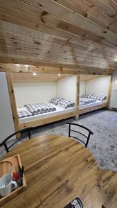 Postel nebo postele na pokoji v ubytování Pensjonat Lubianka