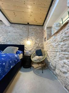 Postel nebo postele na pokoji v ubytování Kuća poli stare nuoni + 42 fotografií