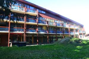 Zdjęcie z galerii obiektu Résidence Bellecote - Appartement 2 pièces 5 personnes au centre de la station d'Arc 1800, pied des pistes et proche des commerces dans le village du MAE-2067 w mieście Arc 1800