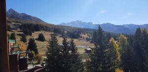 Zdjęcie z galerii obiektu Résidence Bellecote - Appartement 2 pièces 5 personnes au centre de la station d'Arc 1800, pied des pistes et proche des commerces dans le village du MAE-2067 w mieście Arc 1800