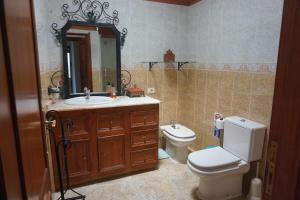 A bathroom at Accommodation Madre Amada Tenerife