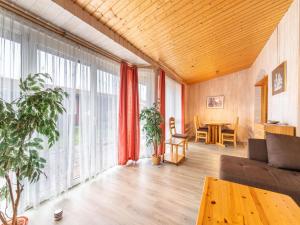 a living room with a couch and a table at Ferienhaus mit einladendem Platzangebot in Granzow