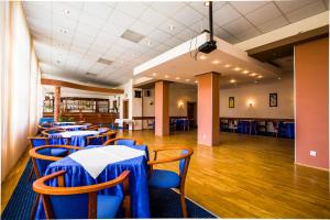 Ristorante o altro punto ristoro di OW Inter Piast Kalbornia - z własną plażą z kąpieliskiem i przystanią