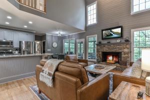 a living room with a couch and a fireplace at Big Sky - Pet Friendly Big Canoe GA Cabin-Modern amenities, hot tub, pet friendly, mountain views, access to lakes, golf courses in Afton