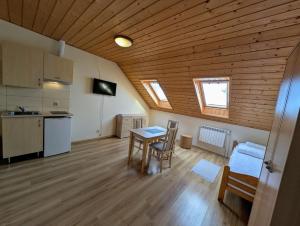 Kuchyňa alebo kuchynka v ubytovaní Widok apartamenty,domki,pokoje