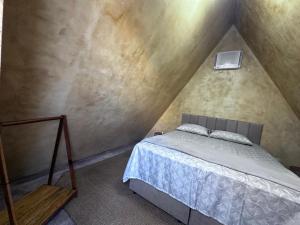 a bedroom with a bed in a attic at Chalé 1 in Itacaré
