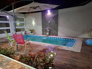 Foto de Casa confortável de gente feliz