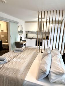 Postel nebo postele na pokoji v ubytování Das 1 Zimmer Apartment + 2 fotografie