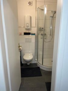 Koupelna v ubytování Apartment Nähe Messe Philharmonie, Rüttenscheid,Uniklinikum + 12 fotografií