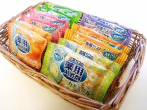 una cesta llena de diferentes tipos de alimentos en Smile Hotel Shirakawa - Vacation STAY 54759v, en Nishigo