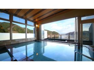 大石市にあるAshiwada Hotel - Vacation STAY 60808vの眺めの良いスイミングプール付きの家