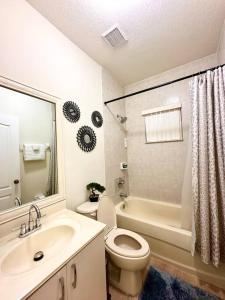 Ένα μπάνιο στο Luxury DreamStay Miami 3BED 2BATH King Suite +27 φωτογραφίες