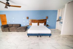Postel nebo postele na pokoji v ubytování Luna Azul Bacalar