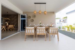 Fotografie z fotogalerie ubytování Luxe nieuwbouw villa toplocatie in Jan Thiel v destinaci Jan Thiel