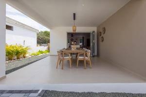 Fotografie z fotogalerie ubytování Luxe nieuwbouw villa toplocatie in Jan Thiel met privé zwembad v destinaci Jan Thiel + 47 fotografií