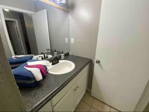 Koupelna v ubytování A private rental unit in Lawton OK near Fort Sill