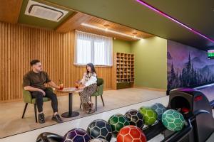 Istumisnurk majutusasutuses Kaniówka Ski Resort- relaks w górach z basenem, sauną i jacuzzi +268 fotot