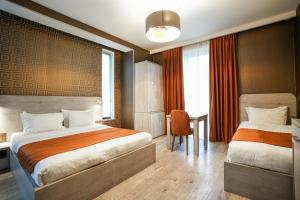Postel nebo postele na pokoji v ubytování 1 Hotel Borjomi
