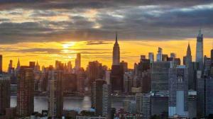 a view of a city with the sun setting at 5 mins to Midtown Central New Luxury Corner 2b2b Apt with Amazing City View in Long Island City