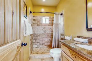 a bathroom with a toilet and a shower and a sink at Margaritavilla in El Prado +18 photos