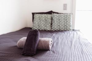 a bed with two towels on top of it at Studio cosy 28 mn aéroport CDG 34 mn chatelet in Livry-Gargan