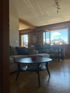 Un lugar para sentarse en Large central apt with view