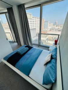Postel nebo postele na pokoji v ubytování Birmingham City Centre, 1-Bedroom Apartment