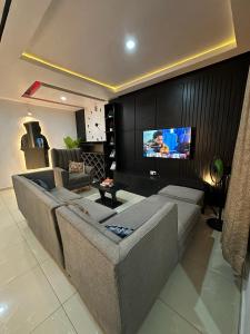 TV a/nebo společenská místnost v ubytování Fayhvor property
