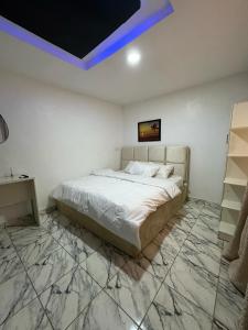 Tempat tidur dalam kamar di Fayhvor property