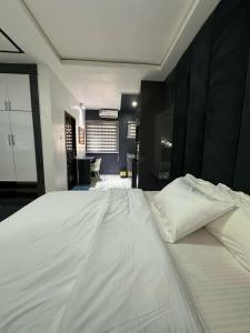 Tempat tidur dalam kamar di Fayhvor property