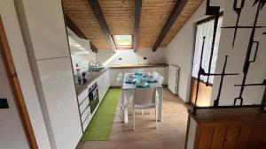 Kuchyň nebo kuchyňský kout v ubytování Silvydolomitiapartment