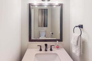 Koupelna v ubytování DeSoto Haven + 11 fotografií