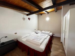 Postel nebo postele na pokoji v ubytování Silvydolomitiapartment
