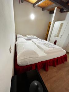 Postel nebo postele na pokoji v ubytování Silvydolomitiapartment
