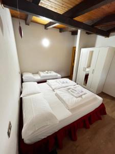 Postel nebo postele na pokoji v ubytování Silvydolomitiapartment