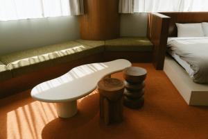 Postel nebo postele na pokoji v ubytování Hotel Vintage Tokyo Meguro Fudomae