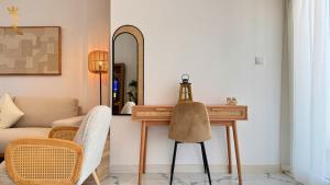صورة لـ Palm Grove Elegant 2BR Oasis في أبوظبي