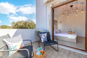 Ένα ή περισσότερα κρεβάτια σε δωμάτιο στο ClickSardegna Luxury Villa Elike with private pool with patio and barbecue area +118 φωτογραφίες