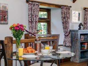 Posezení v ubytování Stable Cottage