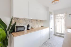 Una cocina o cocineta en Rustic Escape by Fidalsa