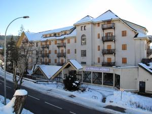 Budova, v ktorej sa apartmán nachádza + 4 fotografie