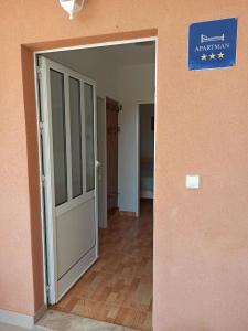 Fotografia z galérie ubytovania Apartments by the sea Podgora, Makarska - 2593 v Podgore